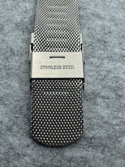Seiko Quarz 7830-8000 – März 1977 – nur 6,4 mm flach – Tropical Dial - neuwertiges Milanaise-Armband