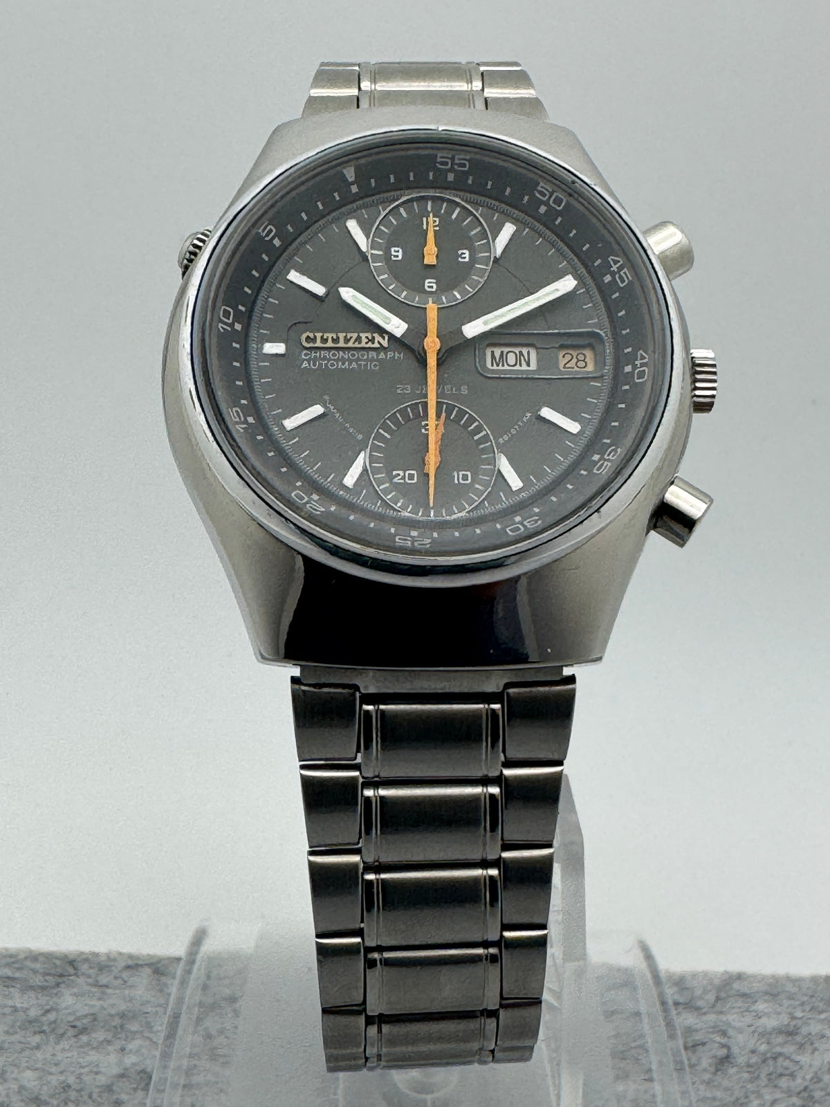 Citizen Chronograph Automatic – Caliber 8110 – Day/Date, Inner Rotating Bezel – October 1970 - Original Steel Bracelet