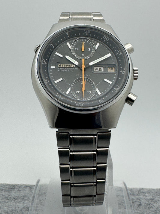 Citizen Chronograph Automatic – Caliber 8110 – Day/Date, Inner Rotating Bezel – October 1970 - Original Steel Bracelet