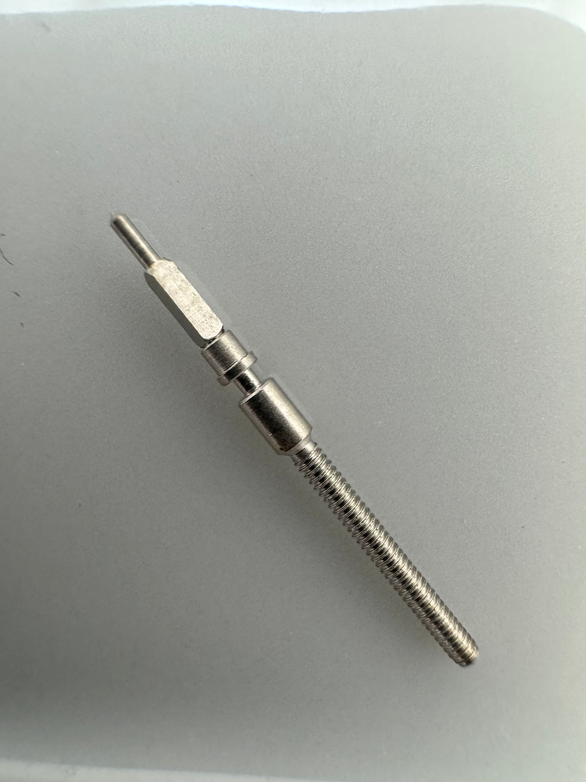 SEIKOSHA – Tige de remontoir pour « Morris Type » 10 (モリス型) – premiers mouvements de montre-bracelet Seiko des années 1920-1940 (1 pièce) – NOS