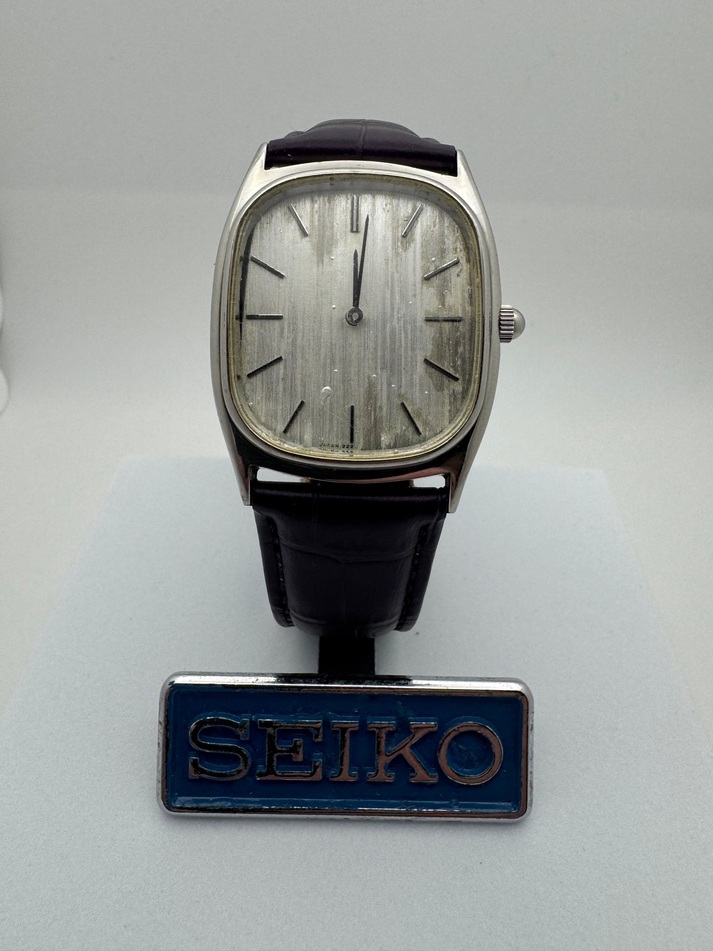 Seiko Handaufzug 2220-3530 (November 1975) – Silbernes Zifferblatt mit Patina