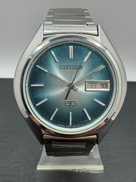 Citizen Cosmotron Electronic 4-790138 Y aus November 1974 mit blauem Sunburst-Zifferblatt und Originalband