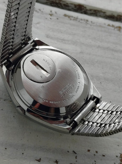 Seiko Quartz Type II – Réf. 4623-8030 – Calibre 4623, Daini Seikosha – cadran dégradé vert – janvier 1977