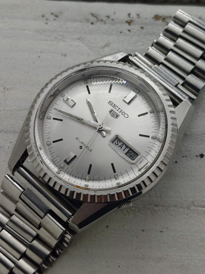 Seiko 5 – Réf. 6119-8031 – Calibre 6119, 21 rubis, Suwa Seikosha – lunette cannelée – juillet 1968 – fraîchement révisée