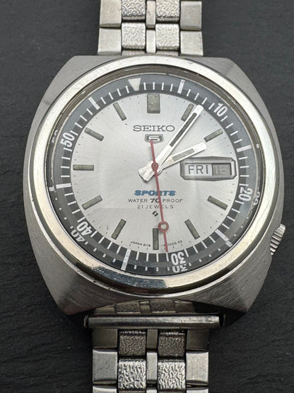 Seiko 5 Sports 6119-6020 – Calibre 6119, 21 rubis, Suwa Seikosha – lunette interne via la couronne, « Water 70 Proof » – novembre 1968 – fraîchement révisée