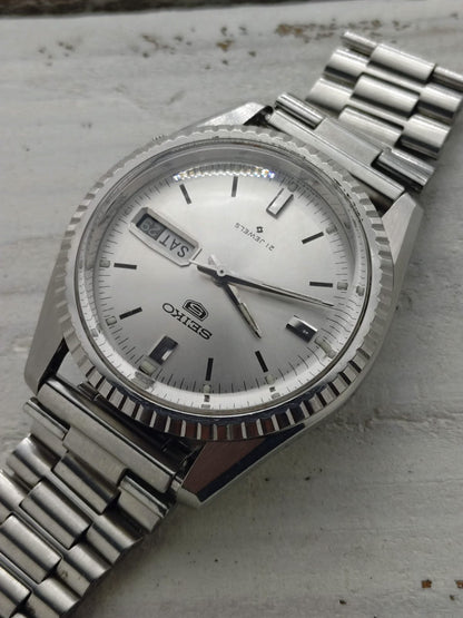 Seiko 5 – Réf. 6119-8031 – Calibre 6119, 21 rubis, Suwa Seikosha – lunette cannelée – juillet 1968 – fraîchement révisée