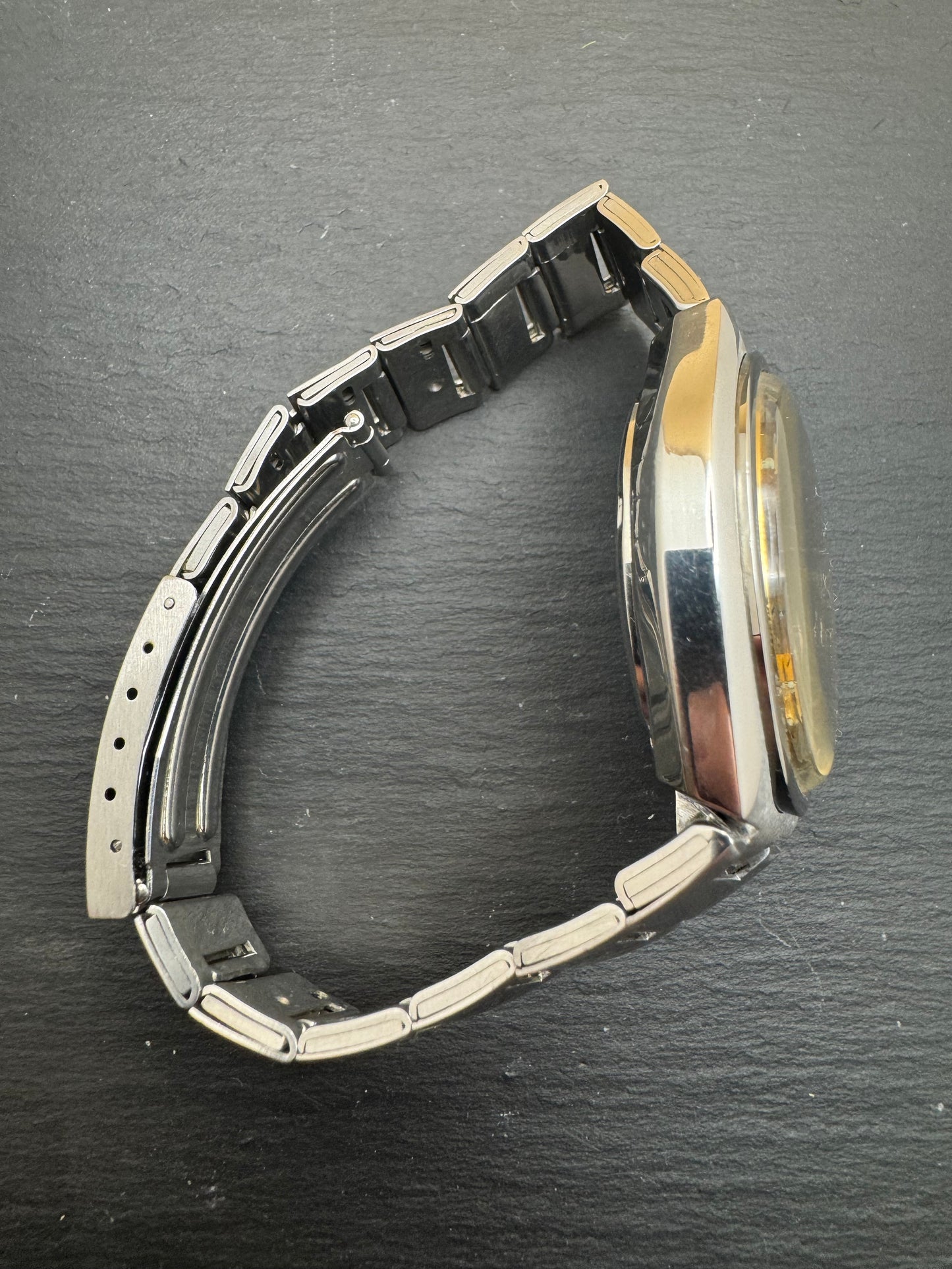 Seiko Bell-Matic (Oktober 1977) – mechanische Alarmuhr mit ikonischem Gold-Zifferblatt