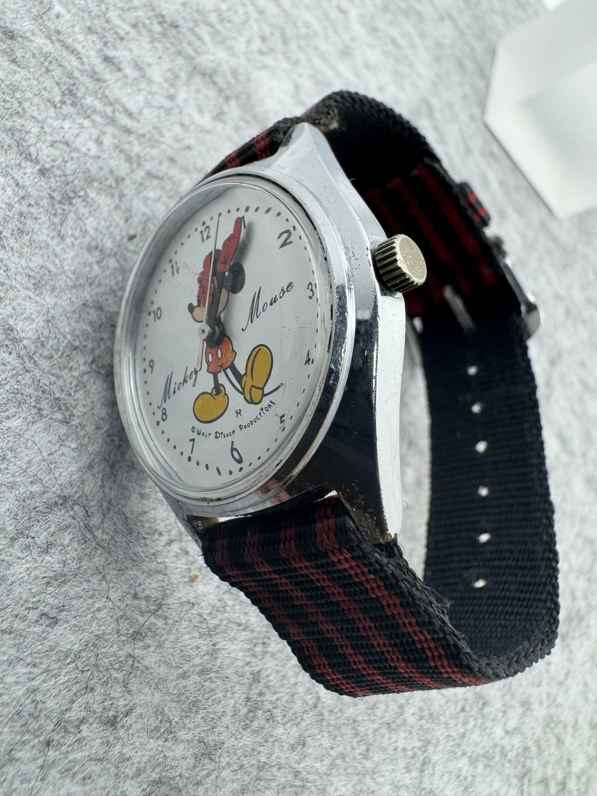 Seiko Mickey Mouse 5000-7000 – Remontage manuel, années 1970 – avec bracelet Disney d’origine
