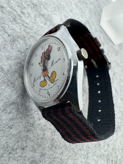 Seiko Mickey Mouse 5000-7000 – Remontage manuel, années 1970 – avec bracelet Disney d’origine