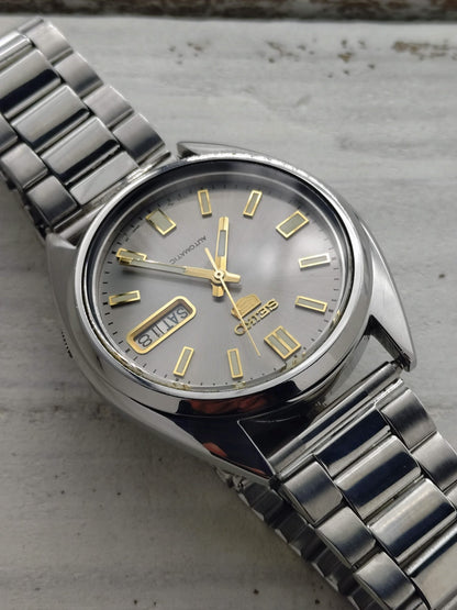 Seiko 5 Automatic 7009-3040 – Graues Sunburst-Zifferblatt & Tag/Datum – 17 Jewels, September 1982