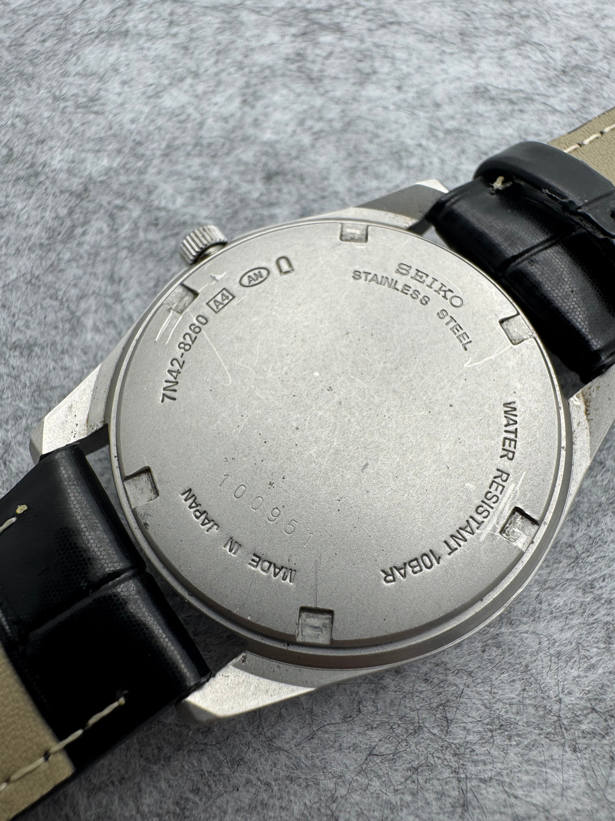 Seiko Quartz 7N42-8260 – Oktober 2001 – Feldzifferblatt mit Leuchtmasse und 24-Stunden-Skala – 10 BAR – Anfang 2026 revidiert