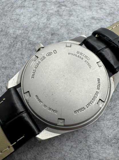 Seiko Quartz 7N42-8260 – Oktober 2001 – Feldzifferblatt mit Leuchtmasse und 24-Stunden-Skala – 10 BAR – Anfang 2026 revidiert