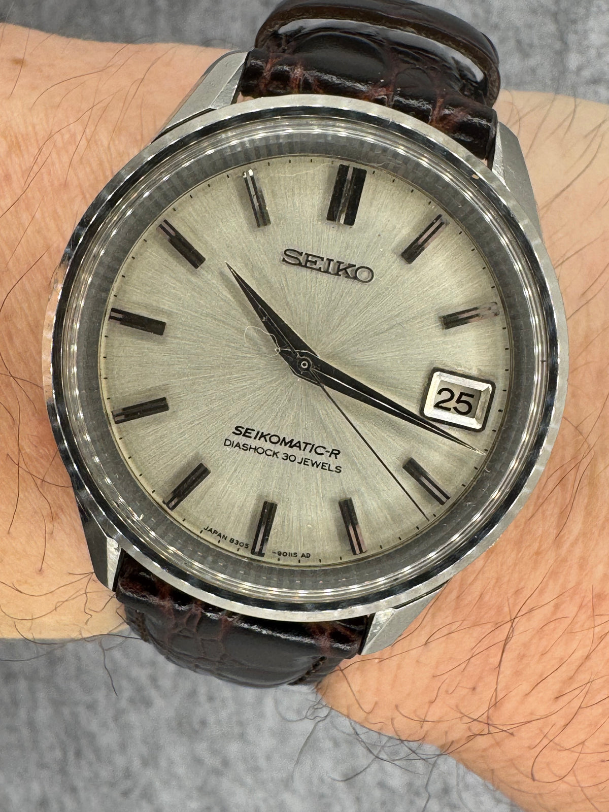 Seikomatic-R 8305-9010 – Juillet 1965 – Diashock 30 rubis – Fond « WATER PROOF » avec dauphin – révisée