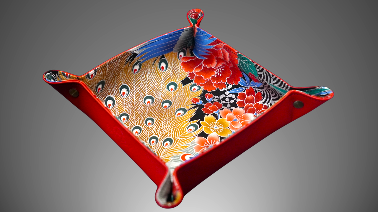 Exklusive Uhren- und Schmuckablage – Handgefertigte Unikate, Modell "Peacock Ookiku with silver Seika", Rot, 20 x 20