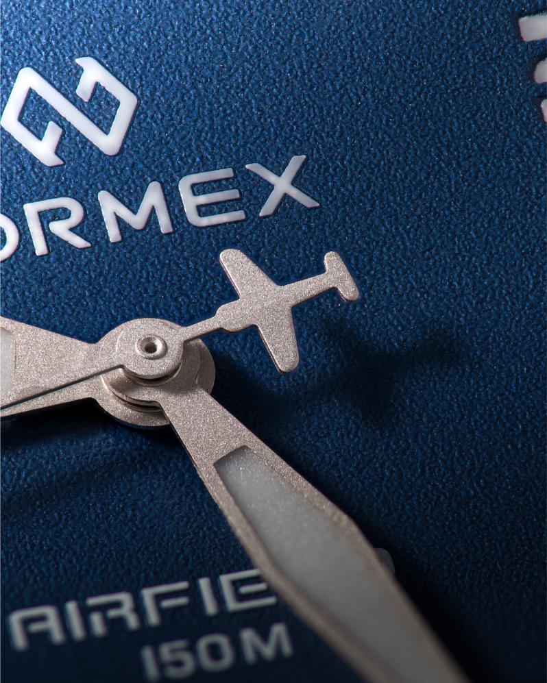 Formex AirField Horizon Blue – Zifferblatt in Nahaufnahme mit Dreieck bei 12 Uhr