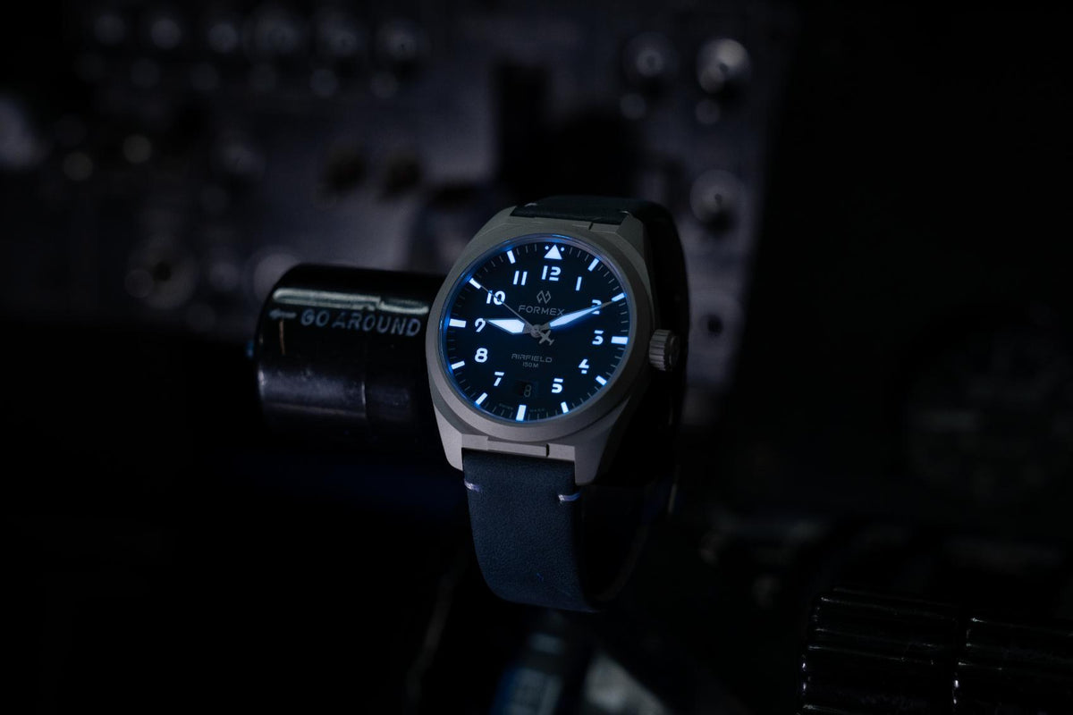Formex AirField Horizon Blue – Leuchtkraft der Super-LumiNova BGW9 bei Dunkelheit