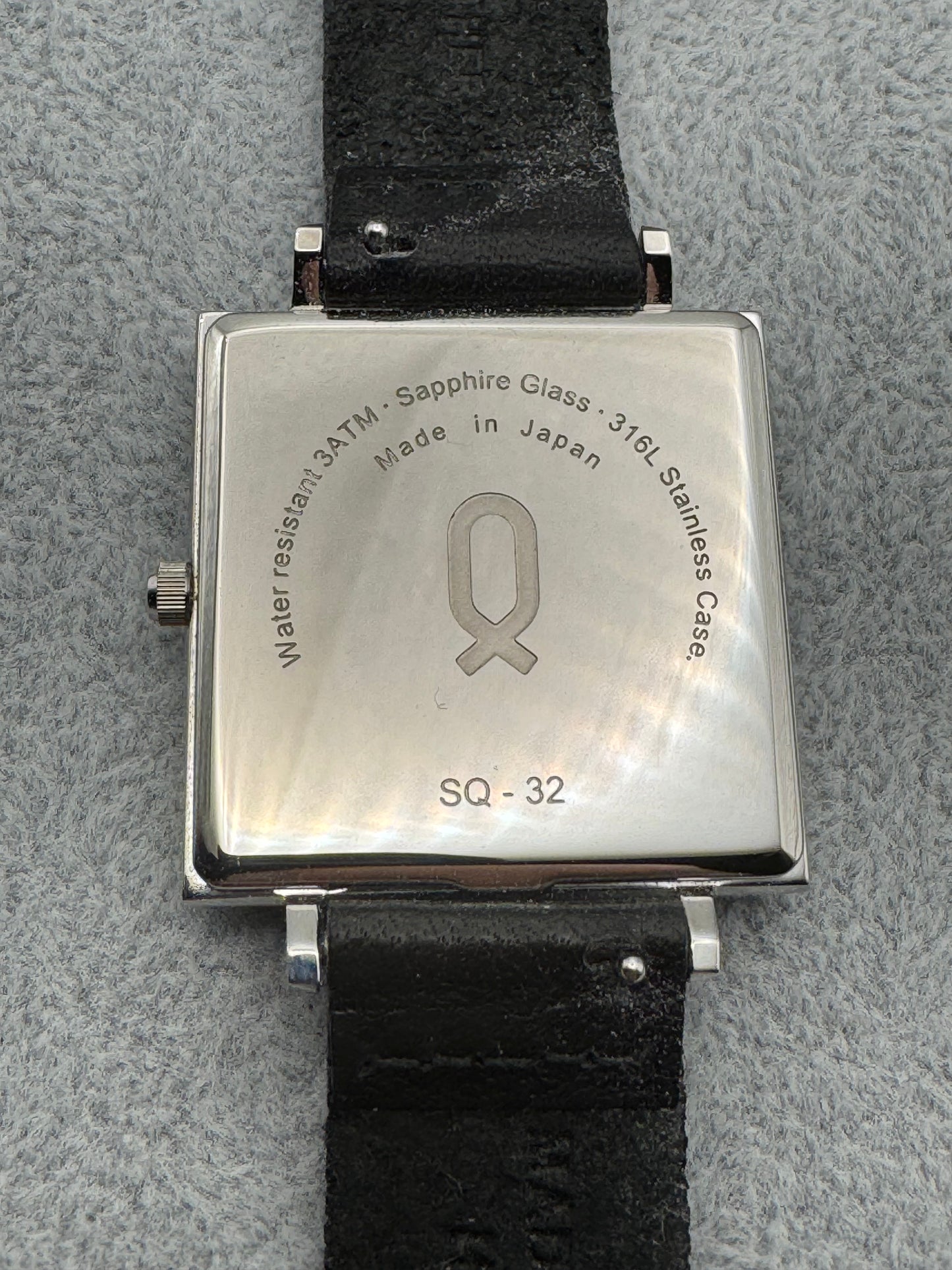 Knot SQ-32 – Modern Japanese Bauhaus Design (Made in Japan)