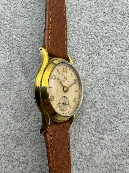 NATION Handaufzugsuhr Damen – ca. 1950er Jahre – Vintage Gold-Ton mit kleiner Sekunde