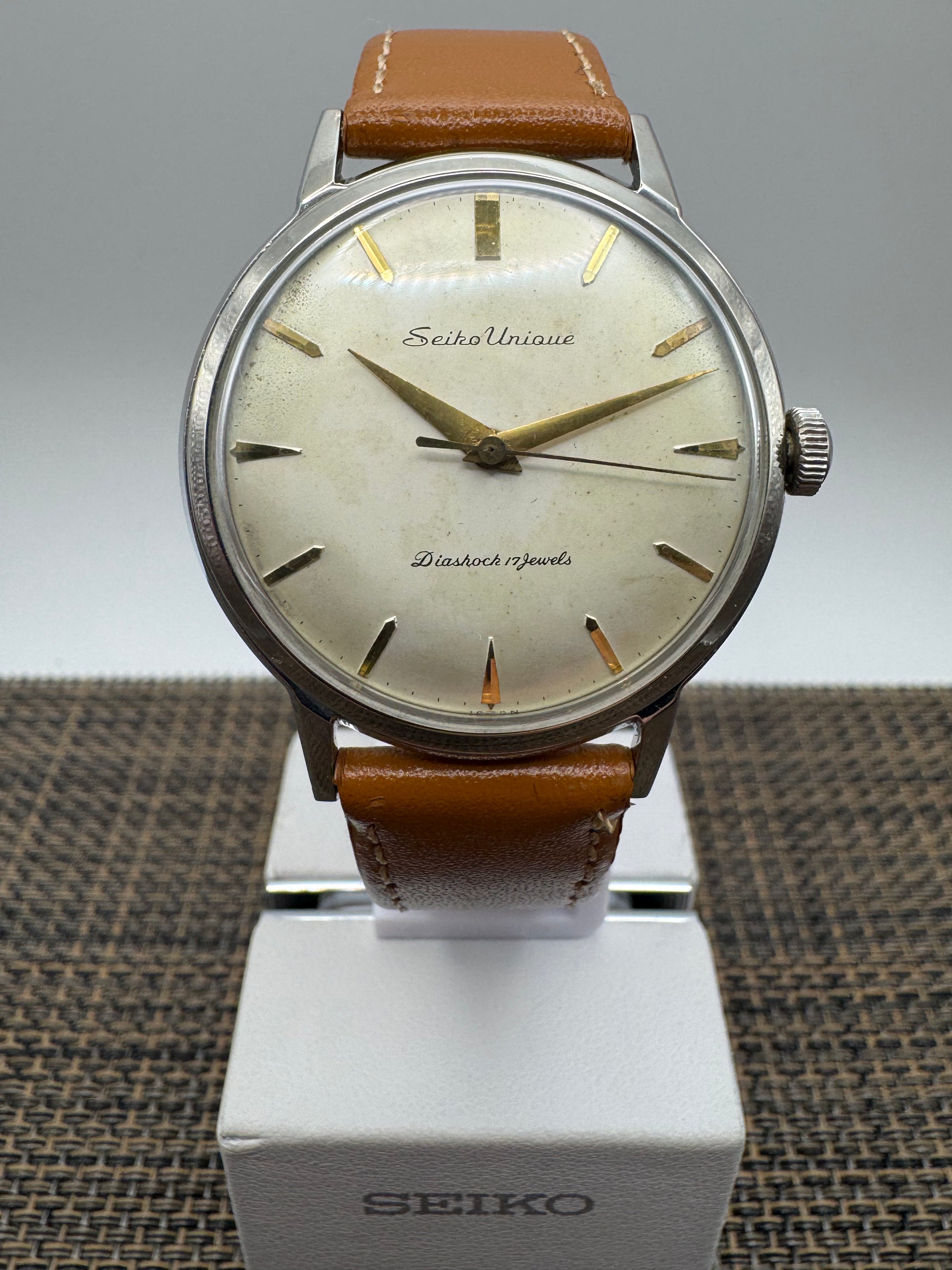 Seiko Unique “Diashock 17 Jewels” (early 1960s) – Japanese