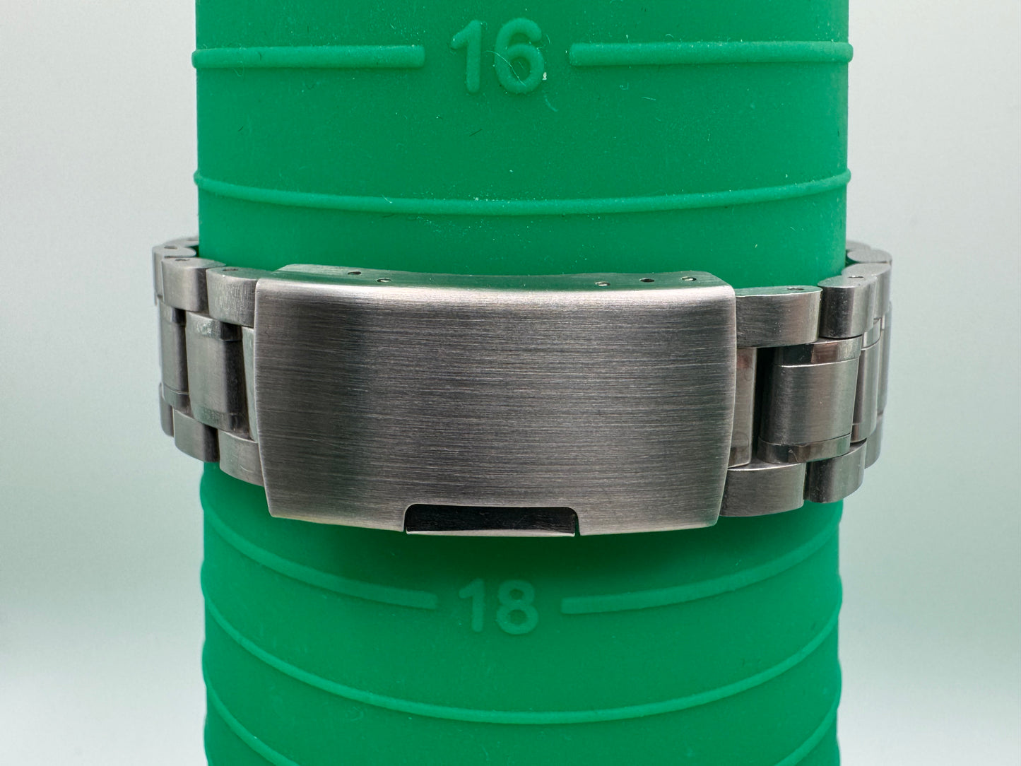 Seiko Elnix 0703-8040 – Electro-Mechanical Vintage (Japan, November 1975)