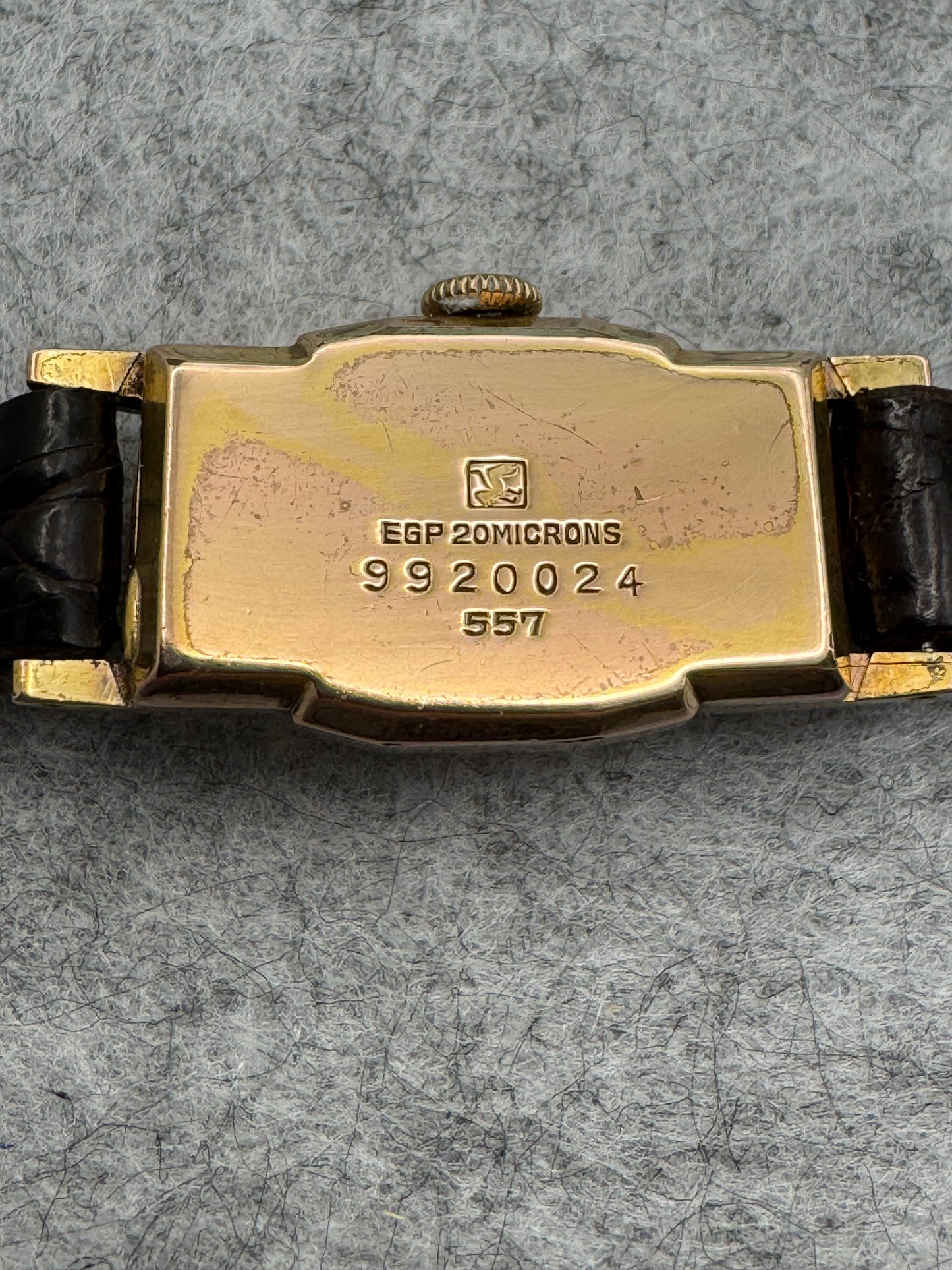 Seiko Solar 557 – Rectangular hand-wound watch in 20-micron gold plating (September 1959)
