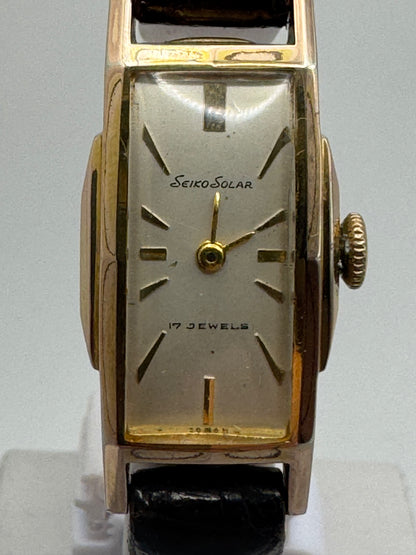 Seiko Solar 557 – Rectangular hand-wound watch in 20-micron gold plating (September 1959)