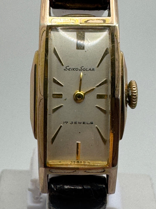 Seiko Solar 557 – Rectangular hand-wound watch in 20-micron gold plating (September 1959)