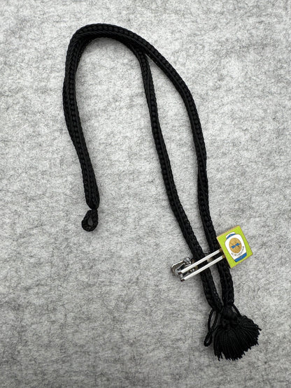 Vintage japanische Uhrenkette mit emailliertem „Hiroshima“-Anstecker (vermutlich 1960er Jahre)