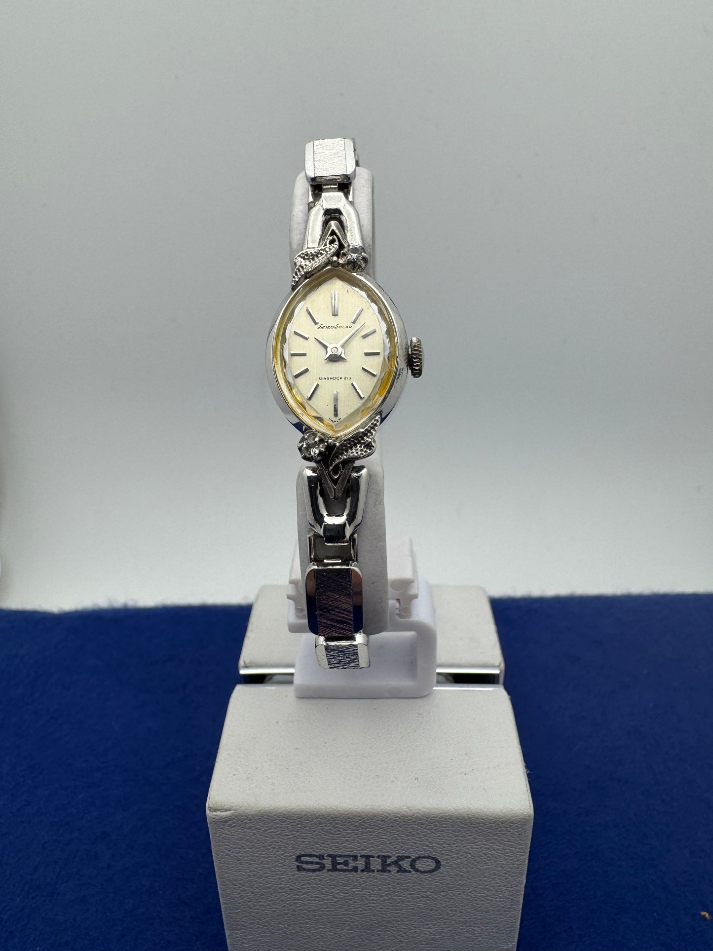 Seiko Solar 10-7500 Ladies' Watch, Hand-wound (Japan, circa 1960s)