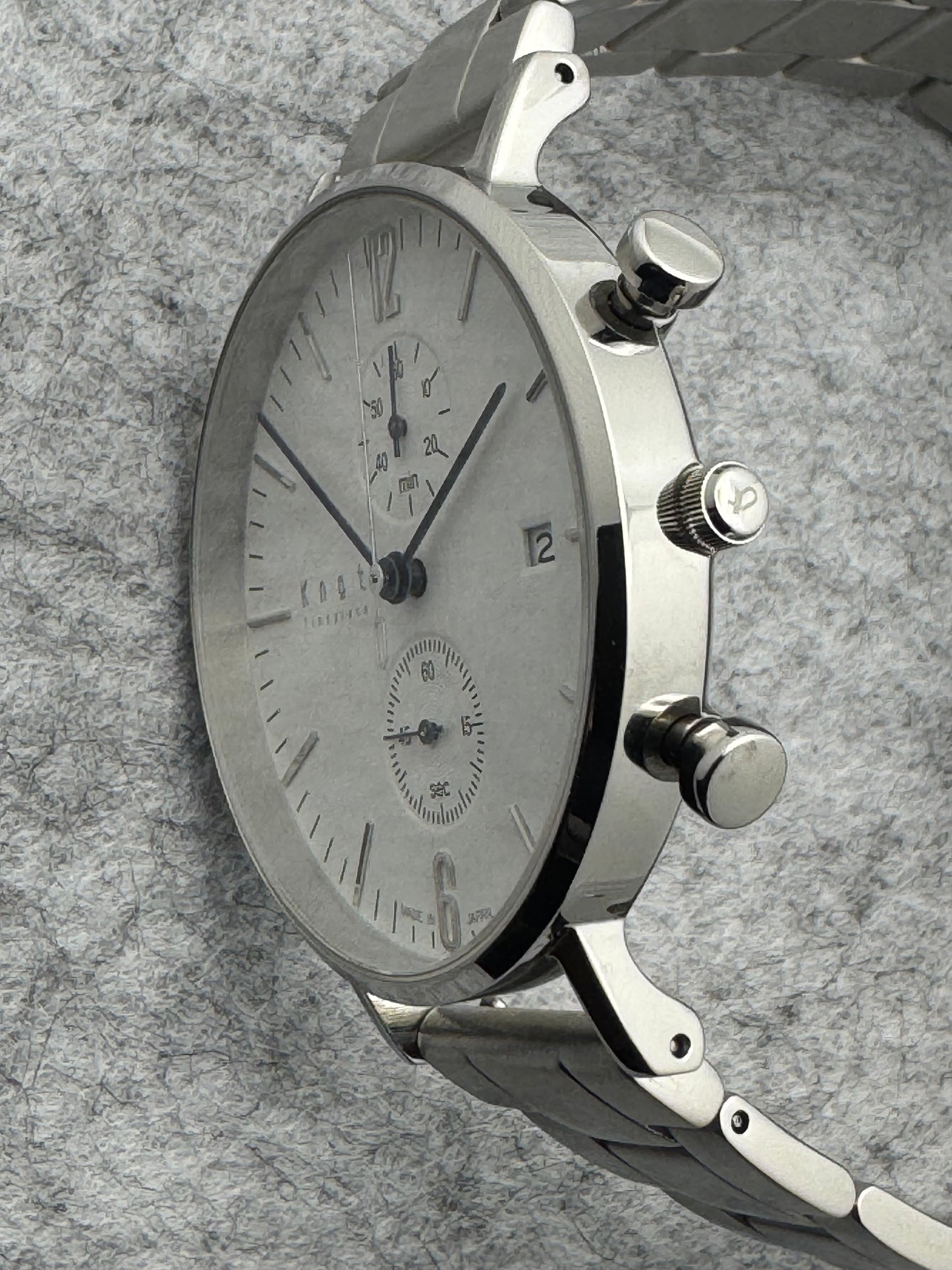 Knot Japan Chronograph CC-39 – Weißes Zifferblatt / Edelstahlband (Made in Japan)