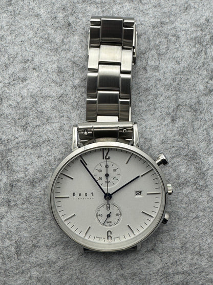 Knot Japan Chronograph CC-39 – Weißes Zifferblatt / Edelstahlband (Made in Japan)