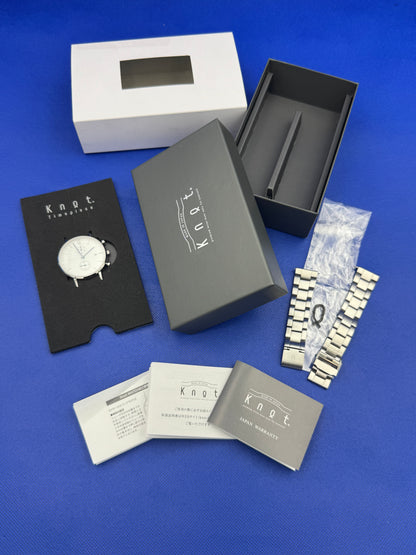Knot Japan Chronograph CC-39 – Weißes Zifferblatt / Edelstahlband (Made in Japan)