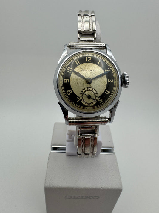 Seiko / Seikosha “Morris Type 9” – Two-tone sector dial wristwatch, ca. 1936–1939