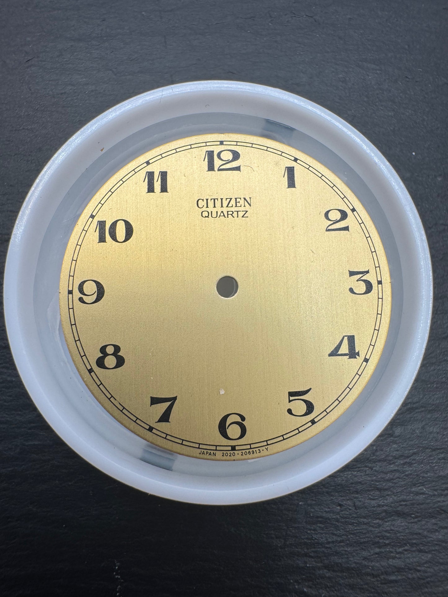 Citizen Original Dial 2020-206913 "Citizen Quartz" (round, gold/railroad) - NOS