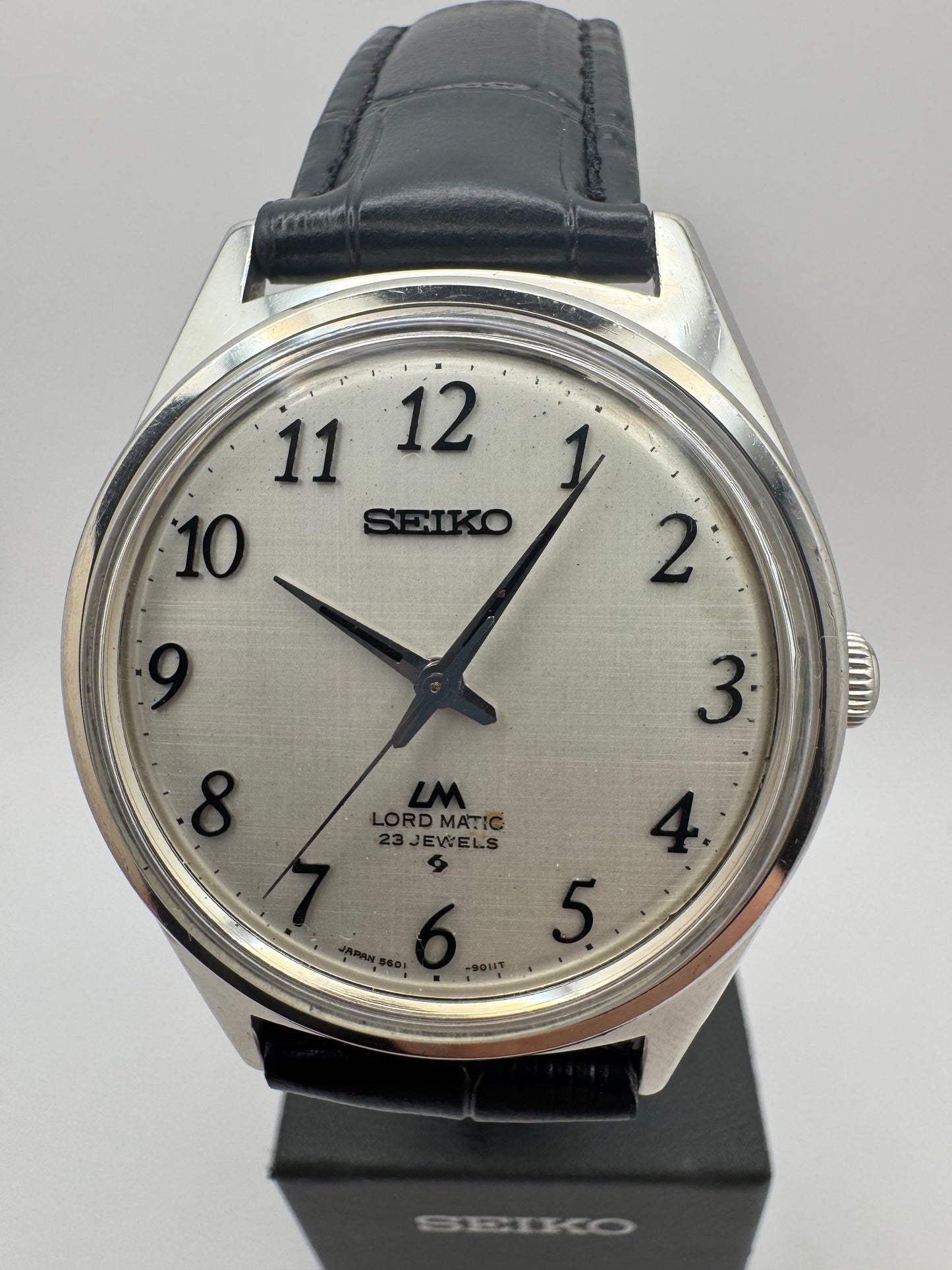 Seiko Lord Matic 5601-9000 – Juni 1970 – Time-only Arabic, revidiert