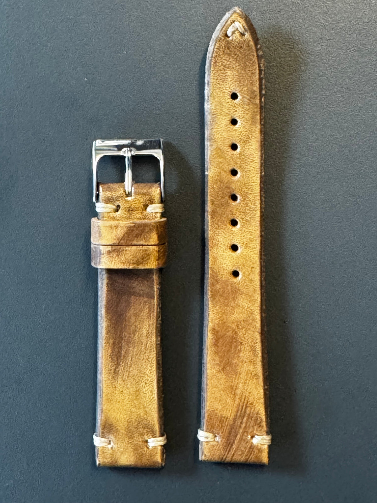 Vintage-Horse 18 mm – Stück B (helles Graubraun, leicht oliv) – Außenseite