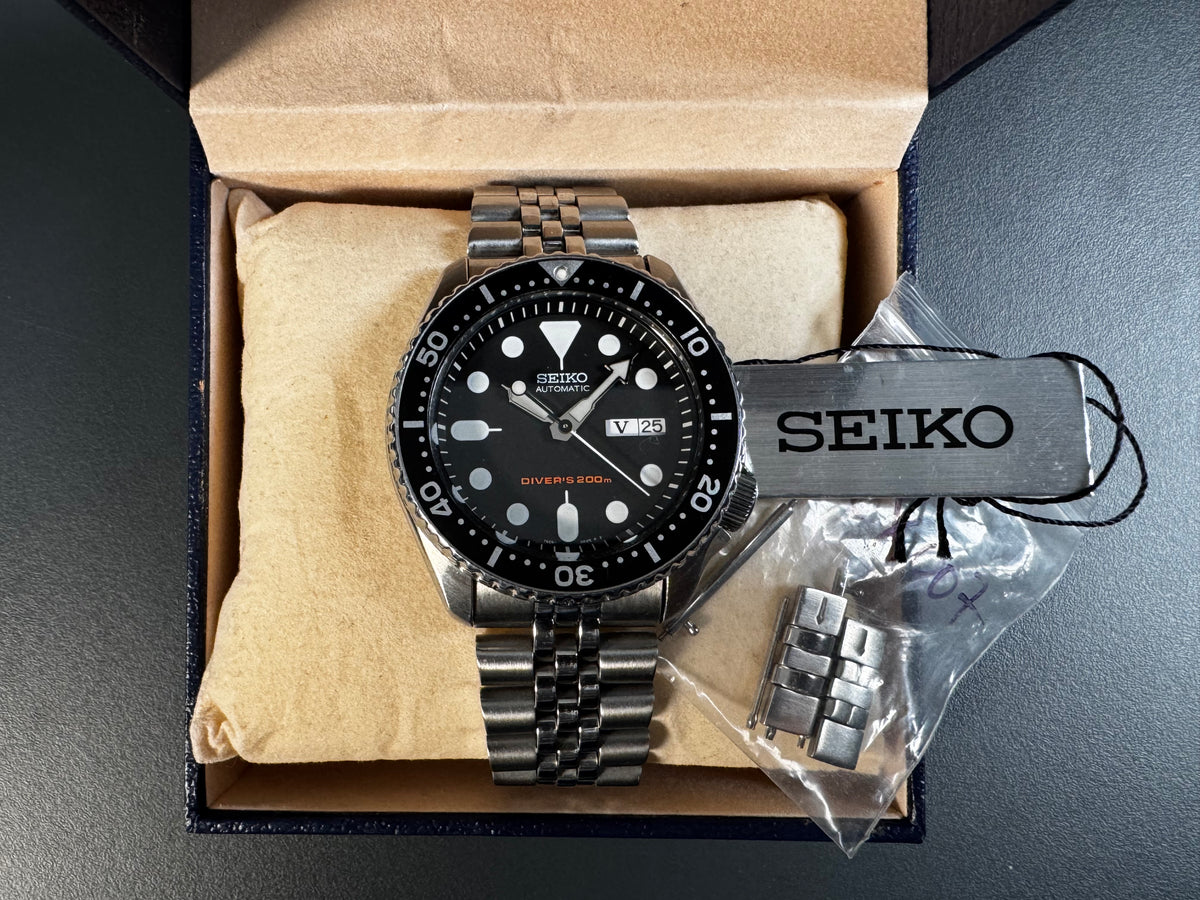 Seiko SKX007K2 Diver – in der Seiko-Box mit Anhänger und Ersatzgliedern