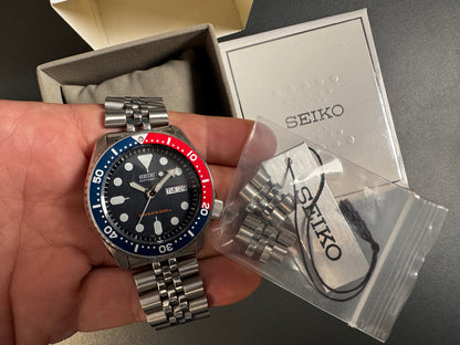 Seiko SKX009K2 Pepsi – mit Seiko-Box und Ersatzgliedern