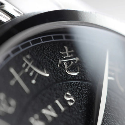 KNIS Automatik KOKU Kanji mit schwarzem Zifferblatt 37 mm
