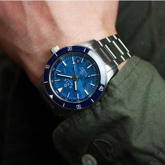 KNIS Meteorite GMT Automatic Diver 40 mm – Blue – Muonionalusta Meteorite