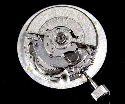 JIOS AWAZU silbernes Zifferblatt x blaue Zeiger x braunes Leder