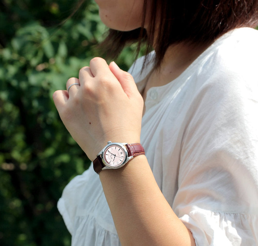 JIOS AWAZU „Biwa-Salmon“ x silberne Zeiger x braunes Leder