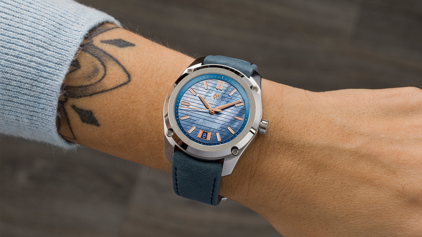 Formex Essence 39 Automatik Chronometer "Mother of Sky" 39mm