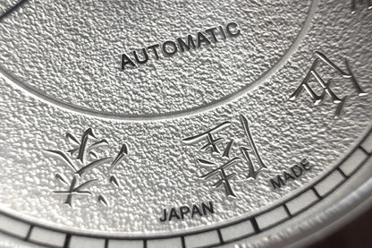 KNIS Automatik KOKU Kanji mit silbernem Zifferblatt 37 mm