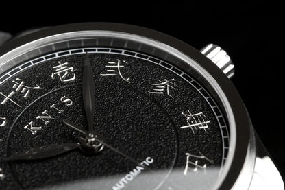 KNIS Automatik KOKU Kanji mit schwarzem Zifferblatt 37 mm