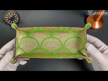 Plateau exclusif pour montres et bijoux – Pièces uniques réalisées à la main à partir de tissus de kimono japonais originaux, modèle Japon, motif écailles de poisson or et vert, 24 x 12 cm