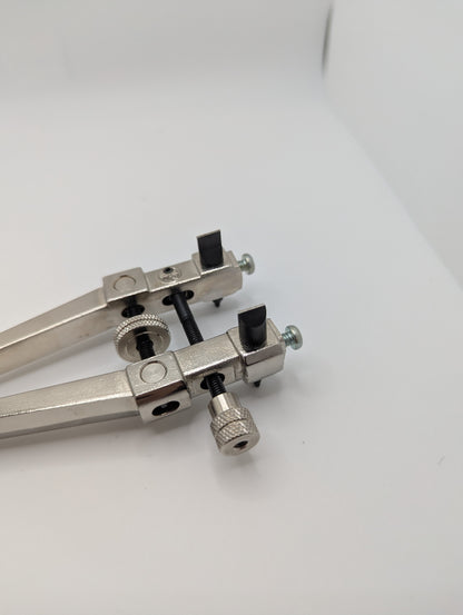 MKS 19400 Zweikrallen-Gehäuseöffner (側開器) für Schraubböden | Meikosha, Made in Japan