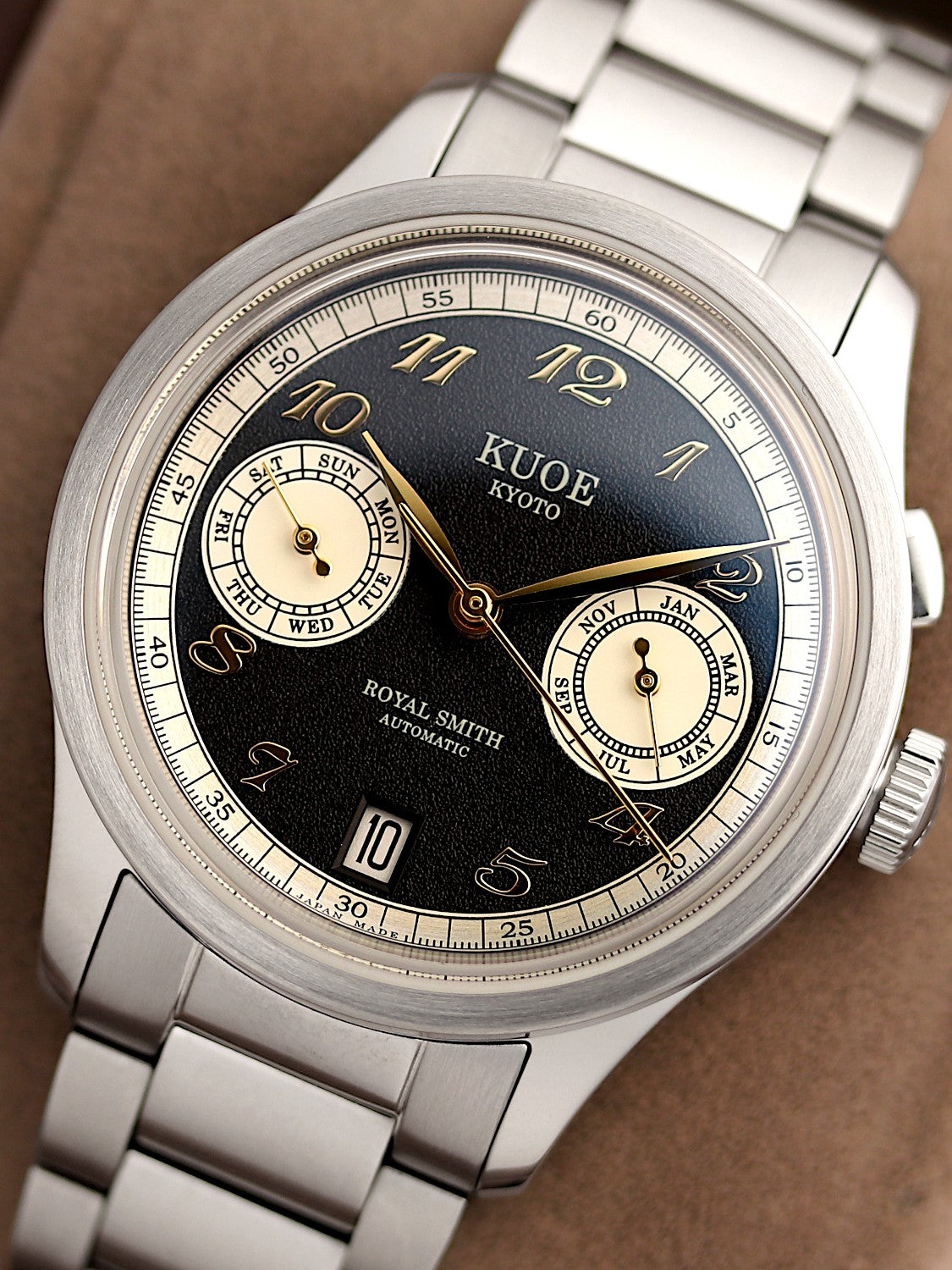 KUOE ROYAL SMITH 90-010 Automatic Reverse-Panda x Grainy Finish Dial x Flat Link Armband und Sichtboden