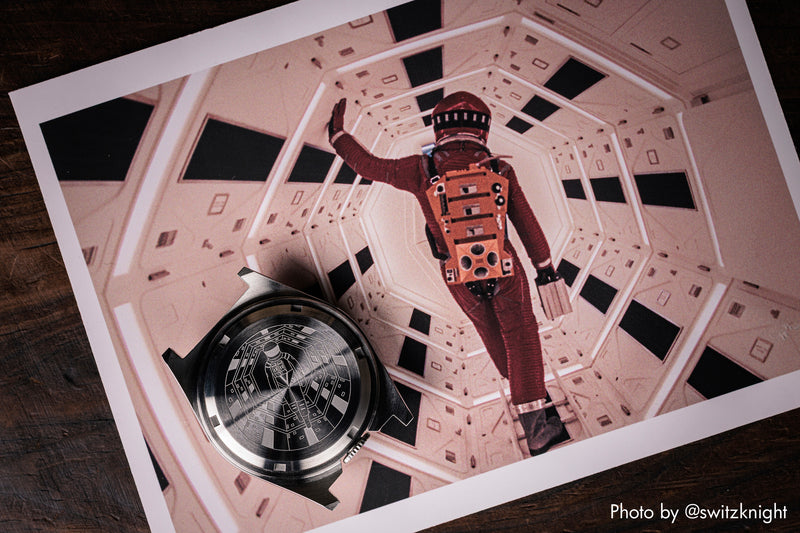 Vario Futurist Watch – Sunburst Red Fumé