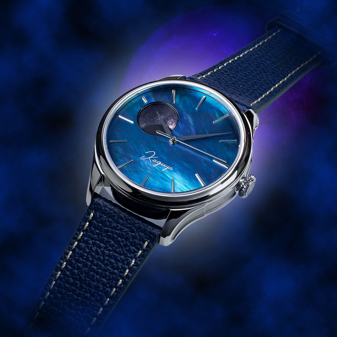 WANCHER Dream Moonphase Kaguya MURASAKI BLUE mit Vario-Lederband, Seitenansicht
